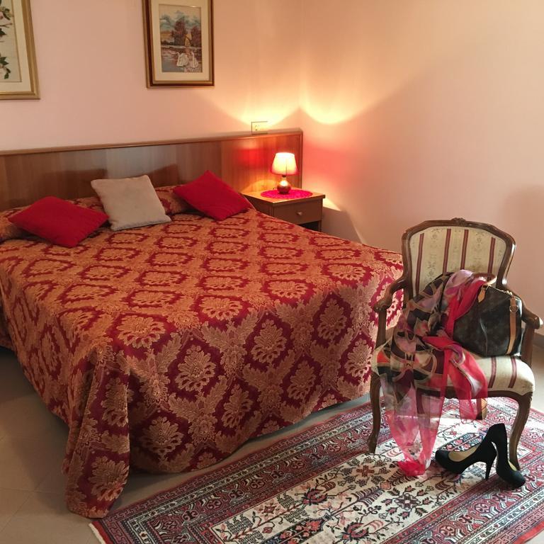 Hotel Facioni Pomezia Extérieur photo