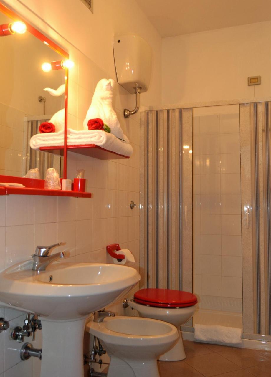 Hotel Facioni Pomezia Extérieur photo