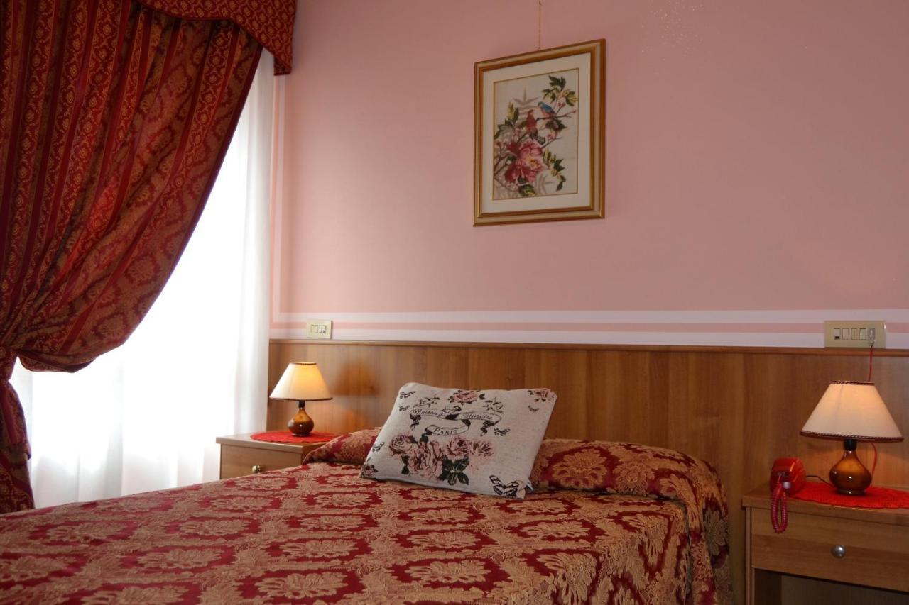 Hotel Facioni Pomezia Extérieur photo
