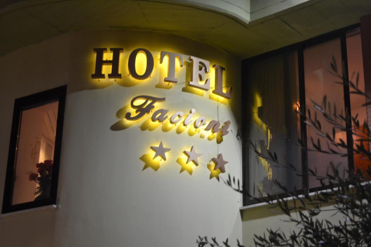Hotel Facioni Pomezia Extérieur photo