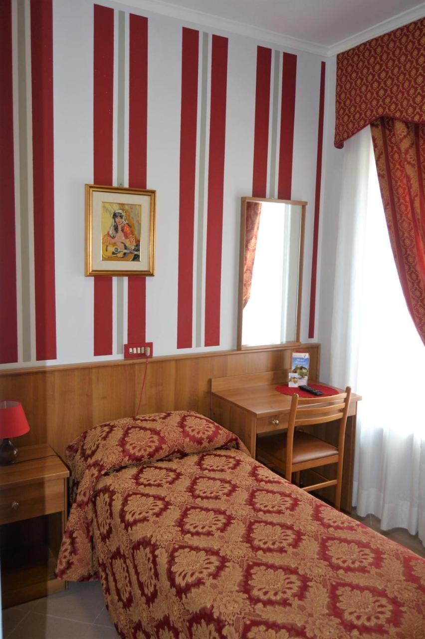 Hotel Facioni Pomezia Extérieur photo