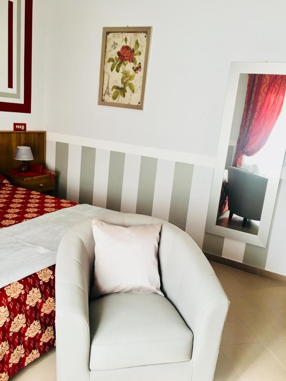 Hotel Facioni Pomezia Extérieur photo